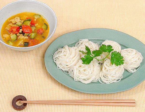 鶏トマのスパイシーつけ麺
