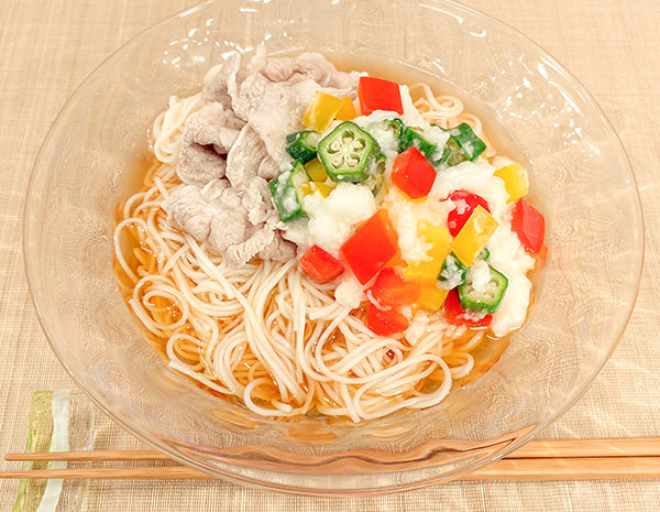  豚しゃぶの夏野菜とろろそうめん